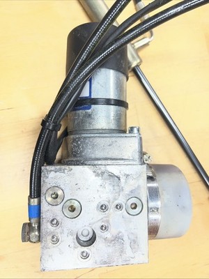 00-06 Mercedes W220 S500 4MATIC Trunk Lid Lift Hydraulic Pump Motor 2208000048