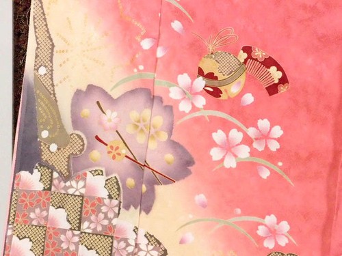 Premium Silk Furisode Set Completo 19 Pezzi, Rosa con Orlo Ombreggiato Grigio (Nuovo) - Foto 12 di 13
