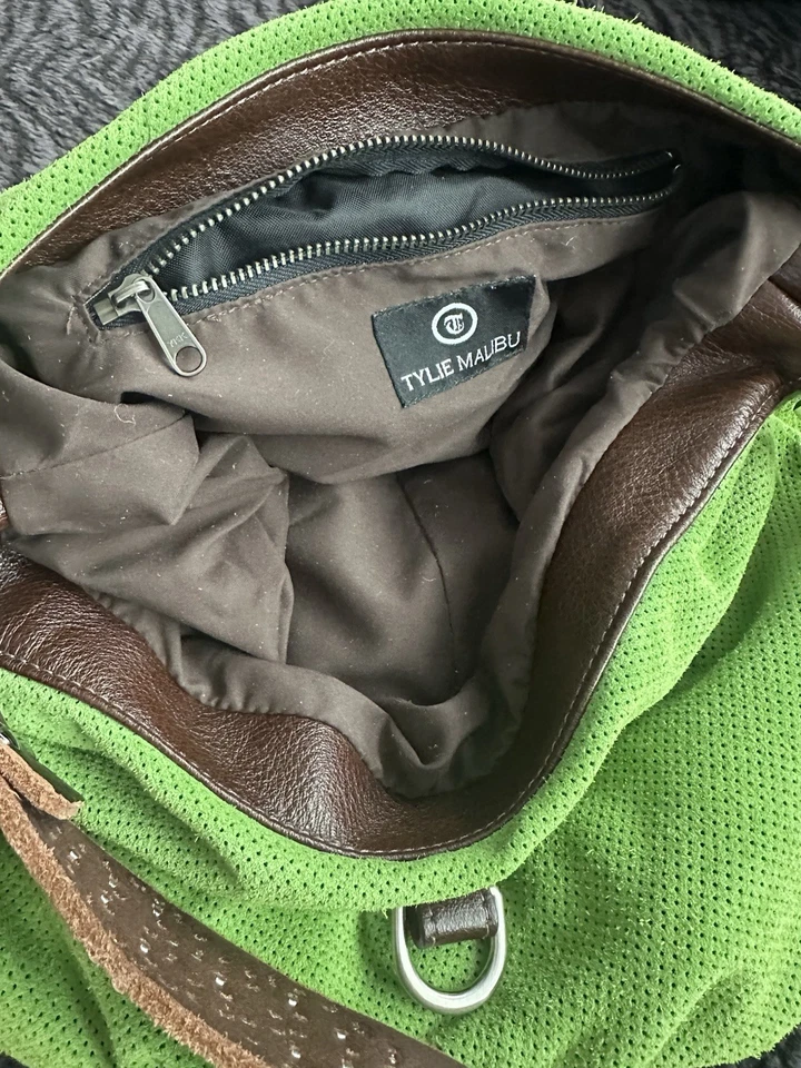 Monedero Y2k TYLIE MALIBU verde brillante gamuza estrás correa 2003 Foto 4 de 4
