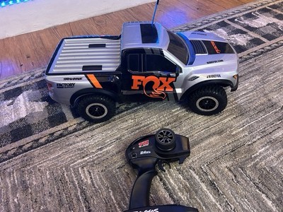 Traxxas 2WD Slash Ford Raptor Fox Edition Body Clipless Mount Silver/Orange