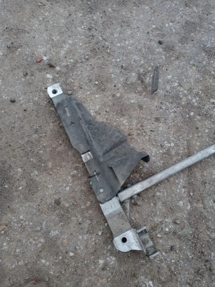 2005-2006 Jaguar XJ8 suspensão dianteira crossmember K quadro suporte suporte teste OEM - Imagem 2 de 4