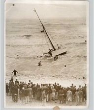 Membri salvati dello yacht a vela FALCON Drifts Ashore @ Inghilterra 1931 foto stampa
