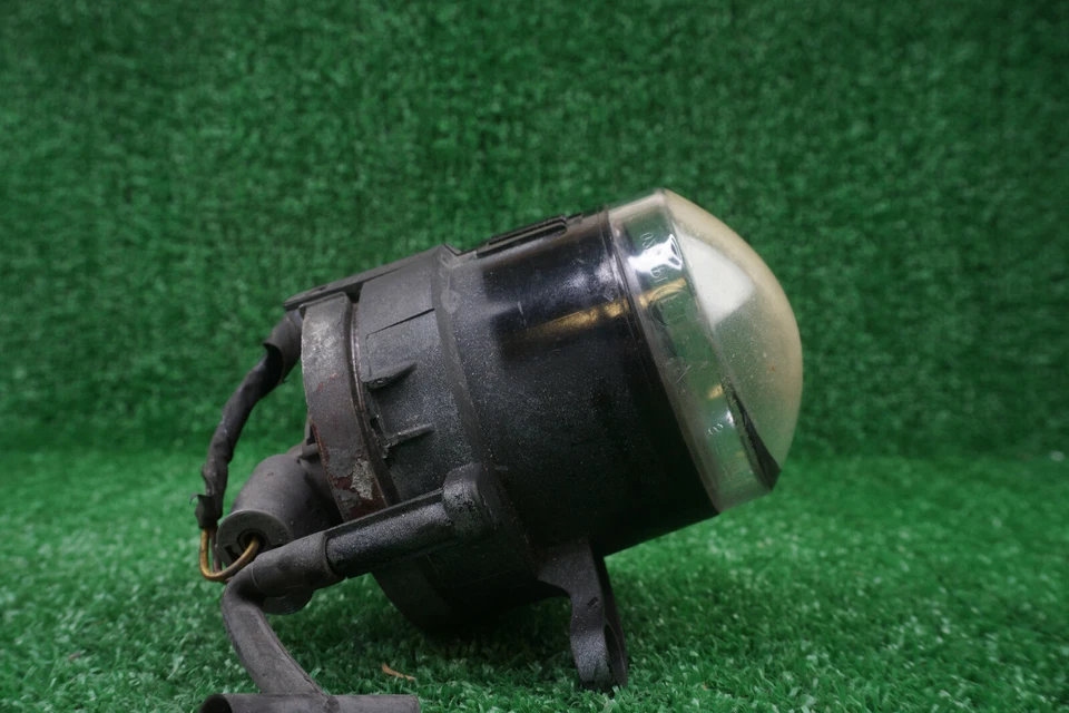 2001 2002 2003 2004 2005 2006 BMW 325ci RIGHT PASSENGER SIDE FOG LIGHT OEM  - Image 4 of 4