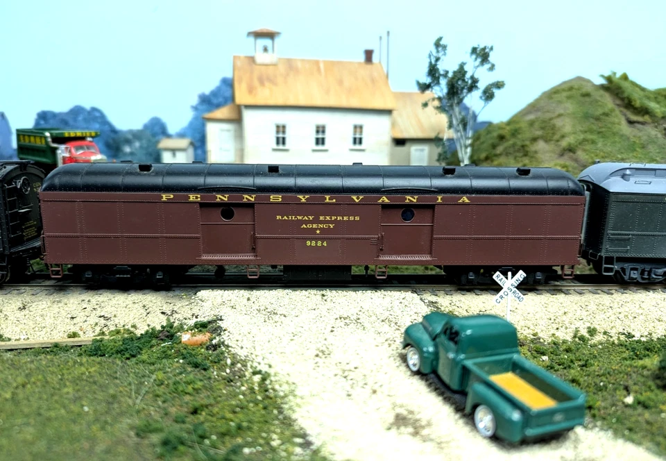 Carro de passageiros bagagem escala HO Walthers 932-5832 PRR Pensilvânia B60B #9224 - Imagem 3 de 4