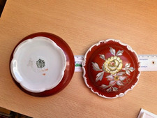 Bonboniere/Deckeldose, Schaubach Porzellan, rot mit  Goldrelief,  handgemalt