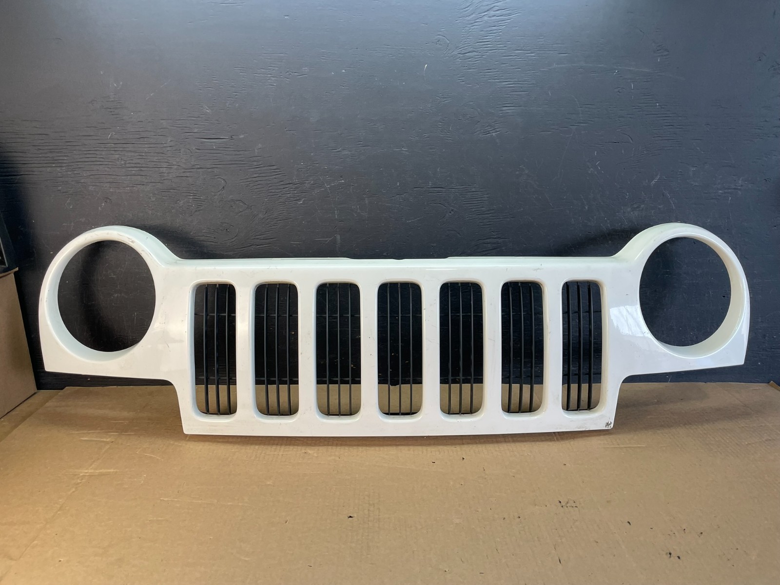 2002 2003 2004 Jeep Liberty Grill Grille Plastic OEM AF5281 DG