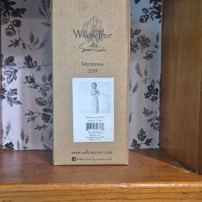 Willow Tree Susan Lordi Memories 2019 Beige Resin Figurine Sculpture Boxed