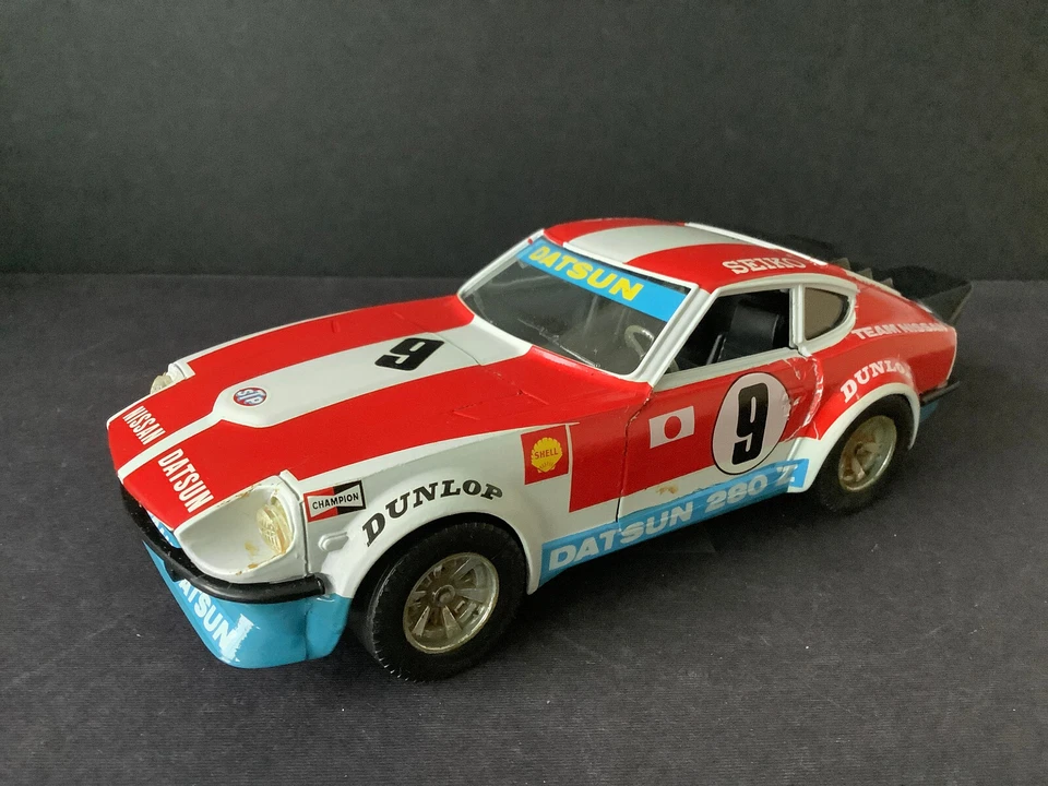 ✅Die-Cast Bburago 0133 1:24 Datsun 240 Z Team Nissan (CX78-55R20/3) - Bild 1 von 4