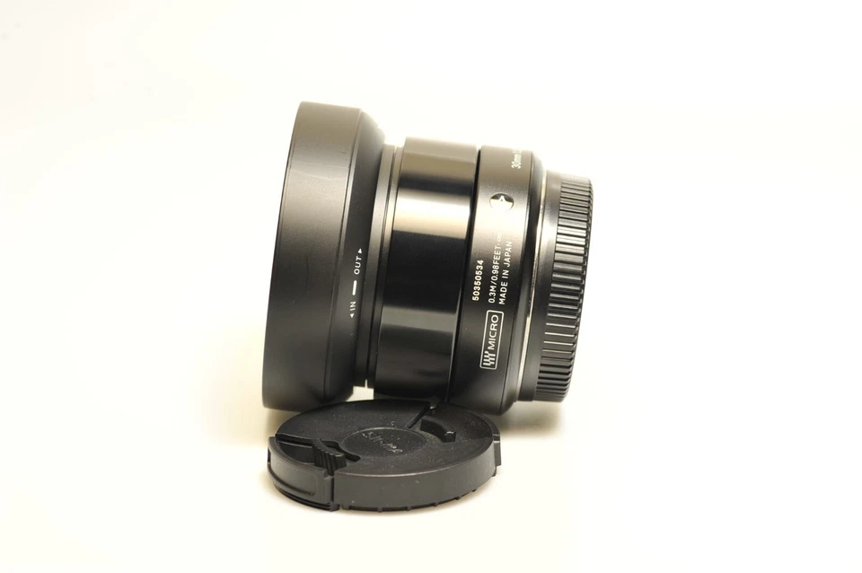 Sigma Art 30mm F2.8 DN for M4/3 "Good" w/Hood Black 013 [50350534] - Image 3 of 4