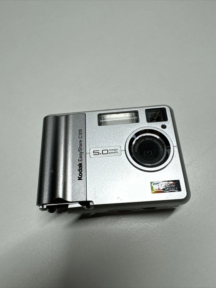 Kodak EasyShare C315 Color Science 5.0MP Digital Camera  - Image 2 of 4