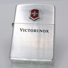 Briquet à huile Victorinox Zippo 1996 rare