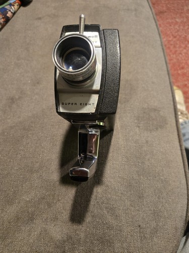 Bell and Howell Autoload 8mm Camera - Picture 5 of 5