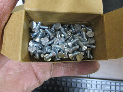 100 #10-24 X 1/2'' Slotted Steel Flat Head Machine Screws