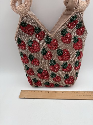 Borsa estiva con perline di fragola virale - Foto 2 di 6