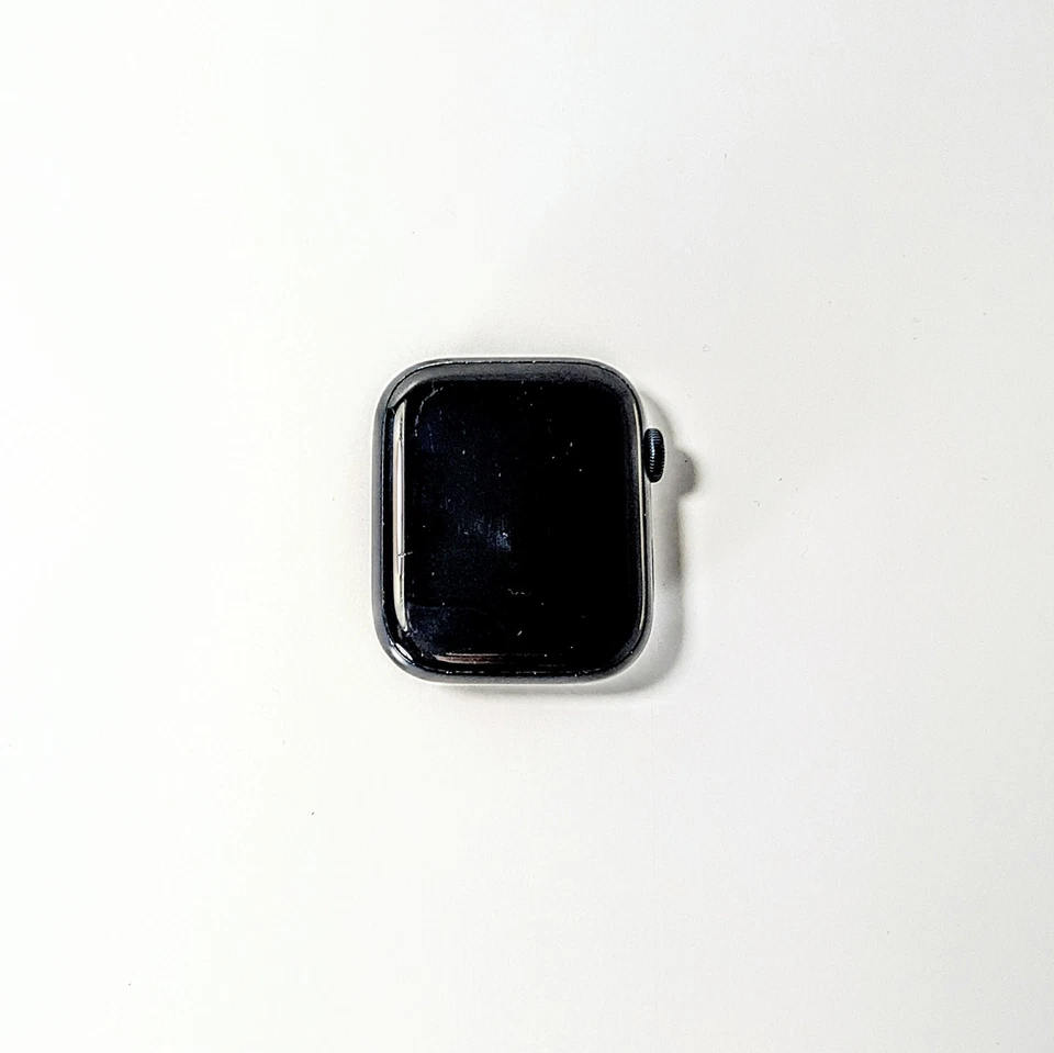 Apple Watch Series 8 45 mm Estuche de aluminio medianoche Banda de malla negra M/L (GPS) Foto 4 de 4
