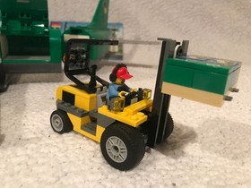 LEGO City Cargo Terminal 60022 99.9% COMPLETE all Minifigs & Instructions