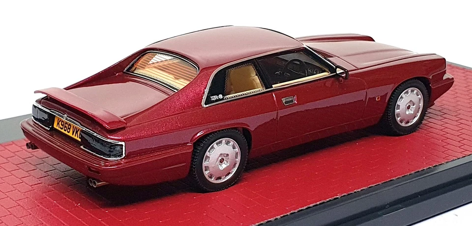 Matrix 1/43 Scale MX41001-242 - 1991-93 Jaguar XJR-S - Regency Red - Image 2 of 4