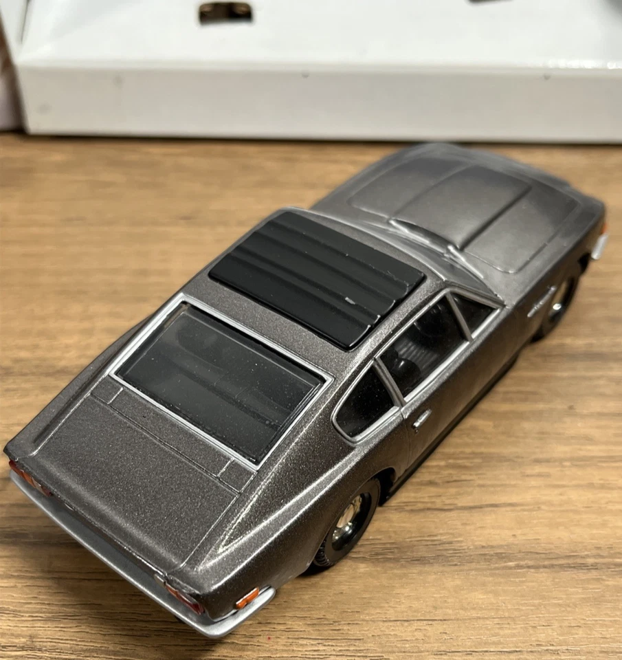 Corgi James Bond Aston Martin Volante The Living Daylights # 04801 - Image 3 of 4