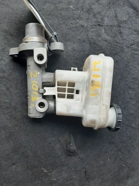 Control de tracción del cilindro maestro de freno 08-09 Mercury Sable 8G1Z2140B Foto 3 de 4