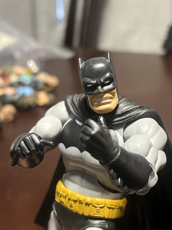 Boneco de ação Batman The Dark Knight Returns OOTB DC Comics - Imagem 3 de 4