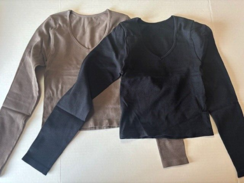 Womens OQQ 2 Pack V Neck Long Sleeve Underscrubs Crop Tops Medium Blk/TeaLeaf