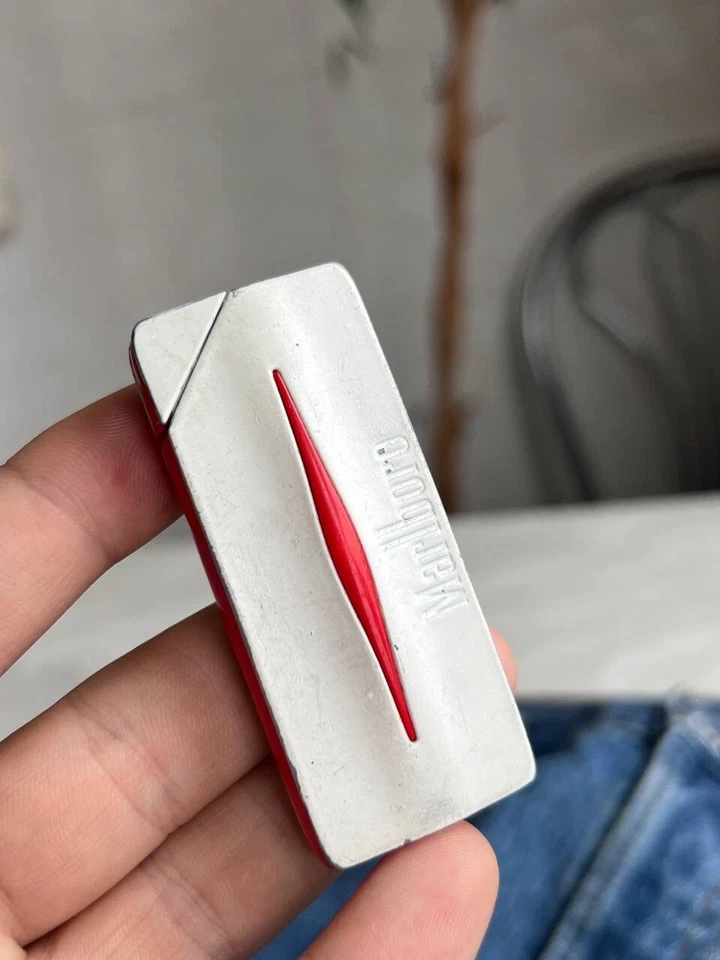 90s Vintage MARLBORO CIGARETTES METAL LIGHTER Geometric Steel Metal White Y2K - Image 3 of 4