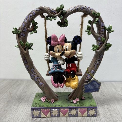Figurina Jim Shore Disney TOPOLINO E MINNIE su SWING 6008328 Sweethearts in Swing