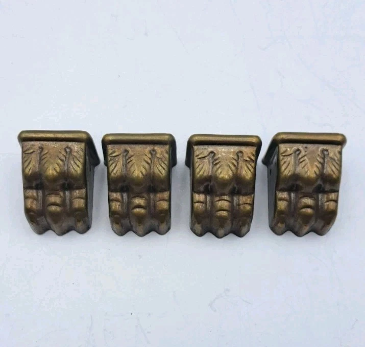 Antiguo juego de 4 herrajes antiguos de colección con patas de muebles de garra de león Foto 2 de 4