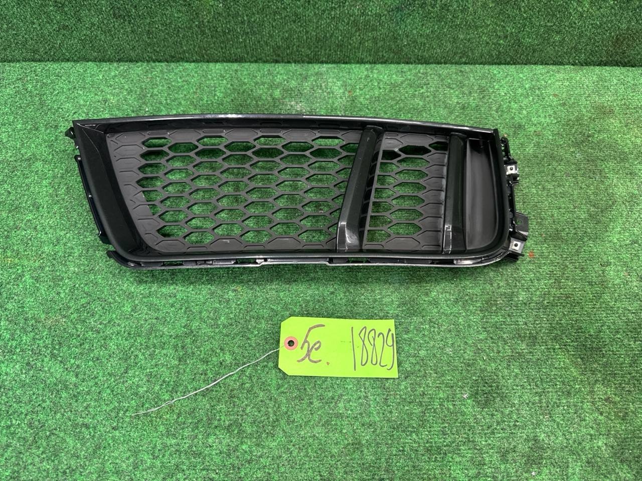 🛑 2017-2018 Audi R8 Spyder Rear Right Side Bumper Grille Plastic Trim OEM