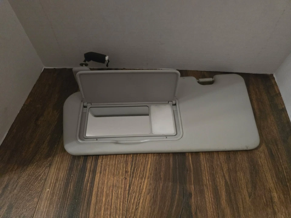 Parasol gris lado izquierdo conductor Kia Sedona 2006-2014 Foto 2 de 4