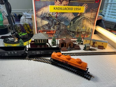  HO SCALE -FREIGHT YARD BUILDINGS, MORE  H4015