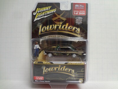 JOHNNY LIGHTNING コカコーラ　CHEVY IMPALA 1963 Chevrolet Impala Lowrider Orange with Graphics and