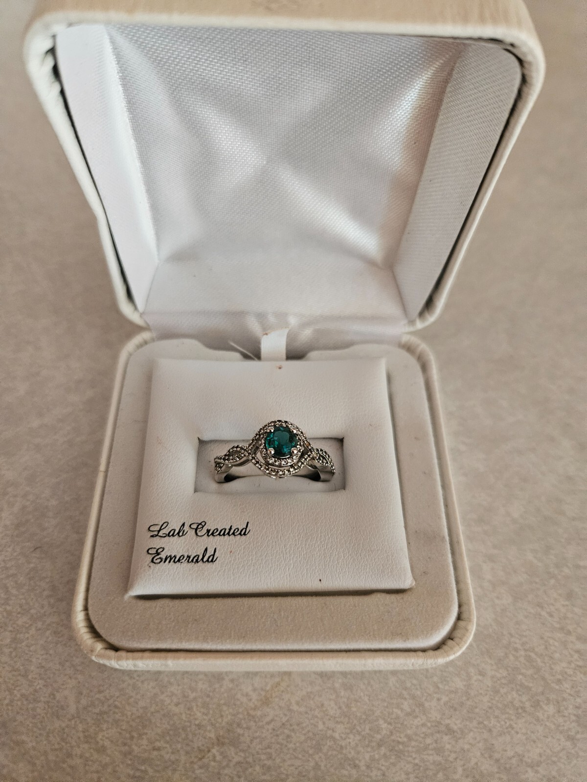 emerald ring - image 1