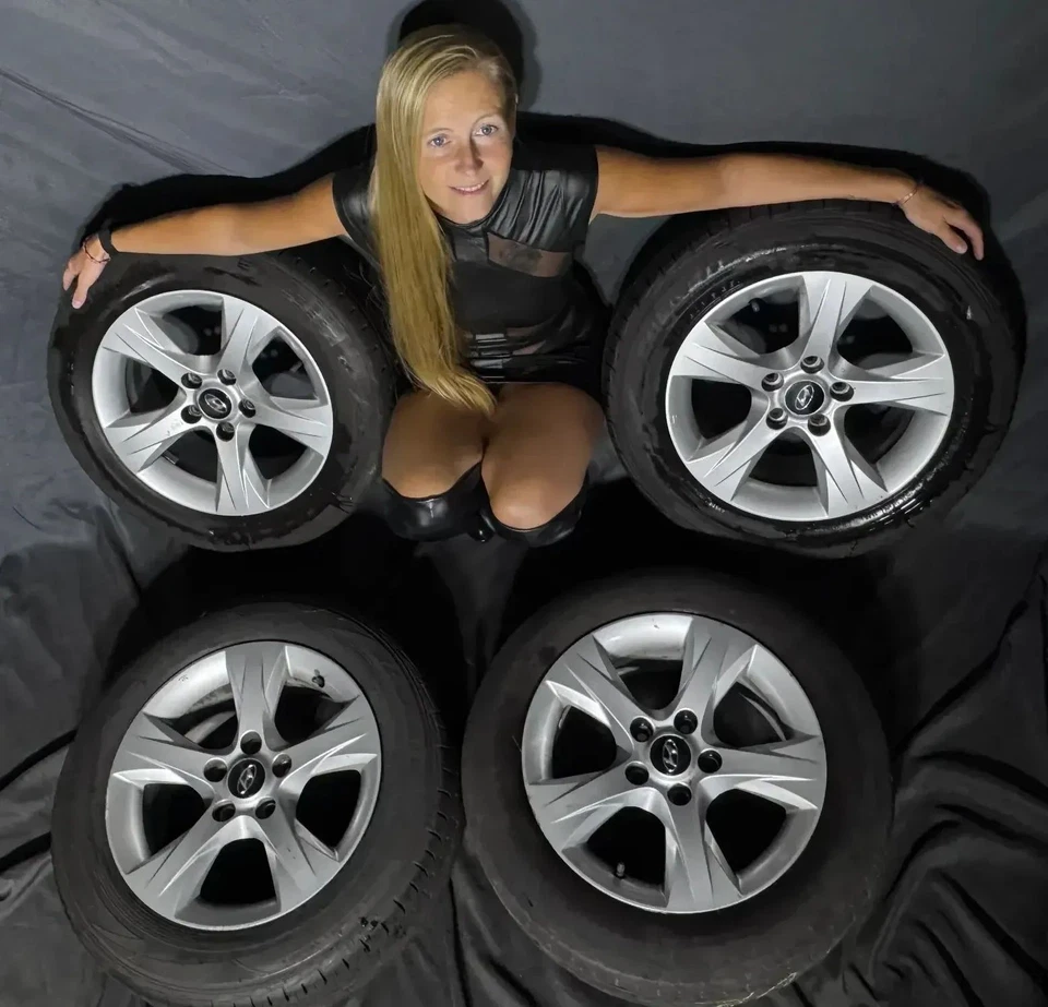 Original Hyundai i40 16 Zoll Alufelgen mit Sommerrädern 52910-3Z100 Silber - Bild 2 von 4