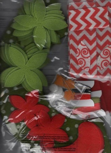 NIP!!! DIMENSIONS JOY WREATH IN FELT APPLIQUE KIT TOO CUTE!!! - Picture 2 of 2