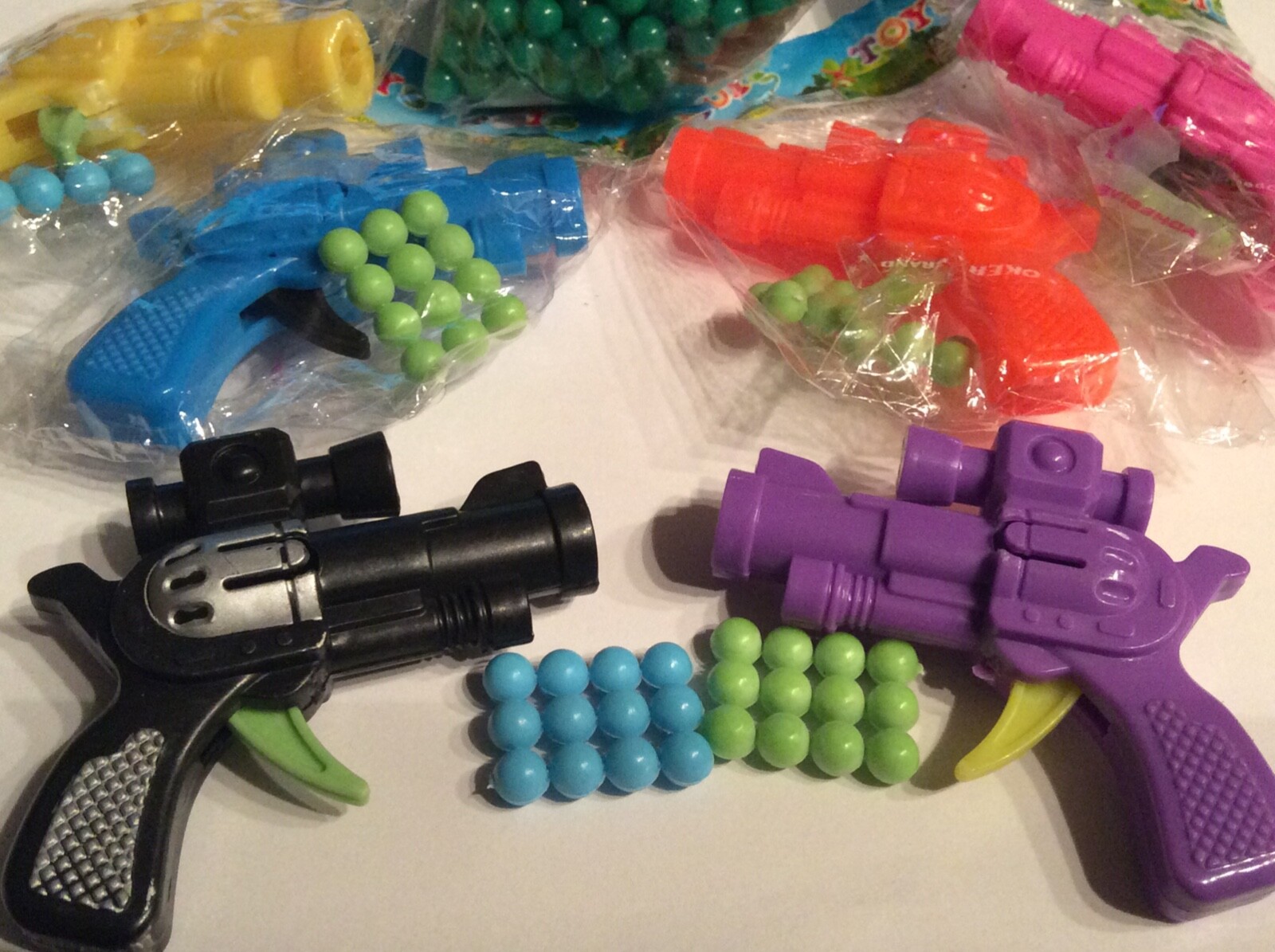 New Worlds Smallest Toy Airsoft Gun Kids Toys Plastic BB Guns Mix Lot 👻