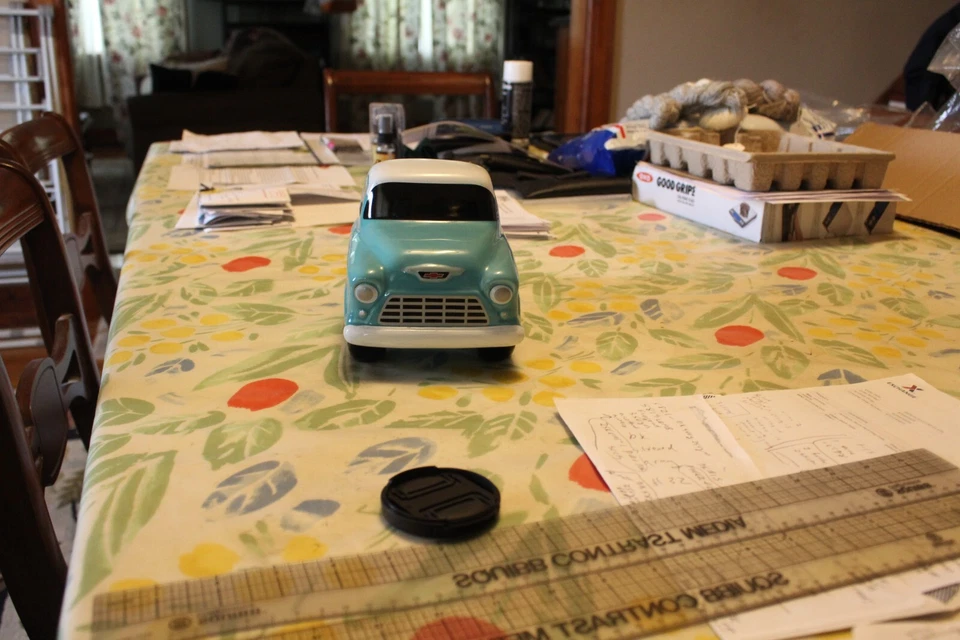 CAMIONETA PICKUP DE PORCELANA TELEFLORA CHEVROLET "CHEVY 3100" OFICIAL GM de colección rara Foto 3 de 4