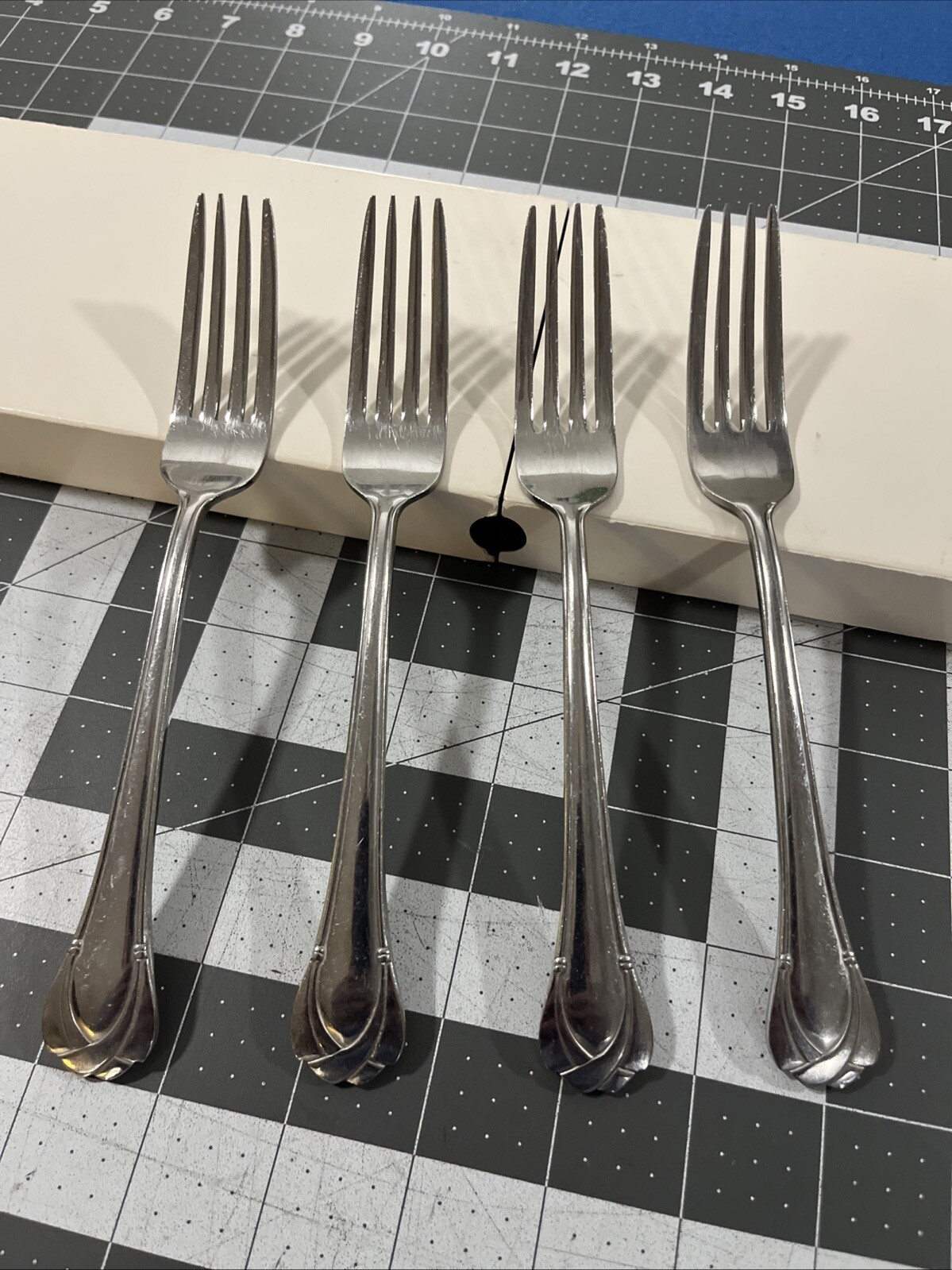 Reed Barton Porto Ercole 4-Piece 180 Stainless Steel Dinner Forks Flatware Set