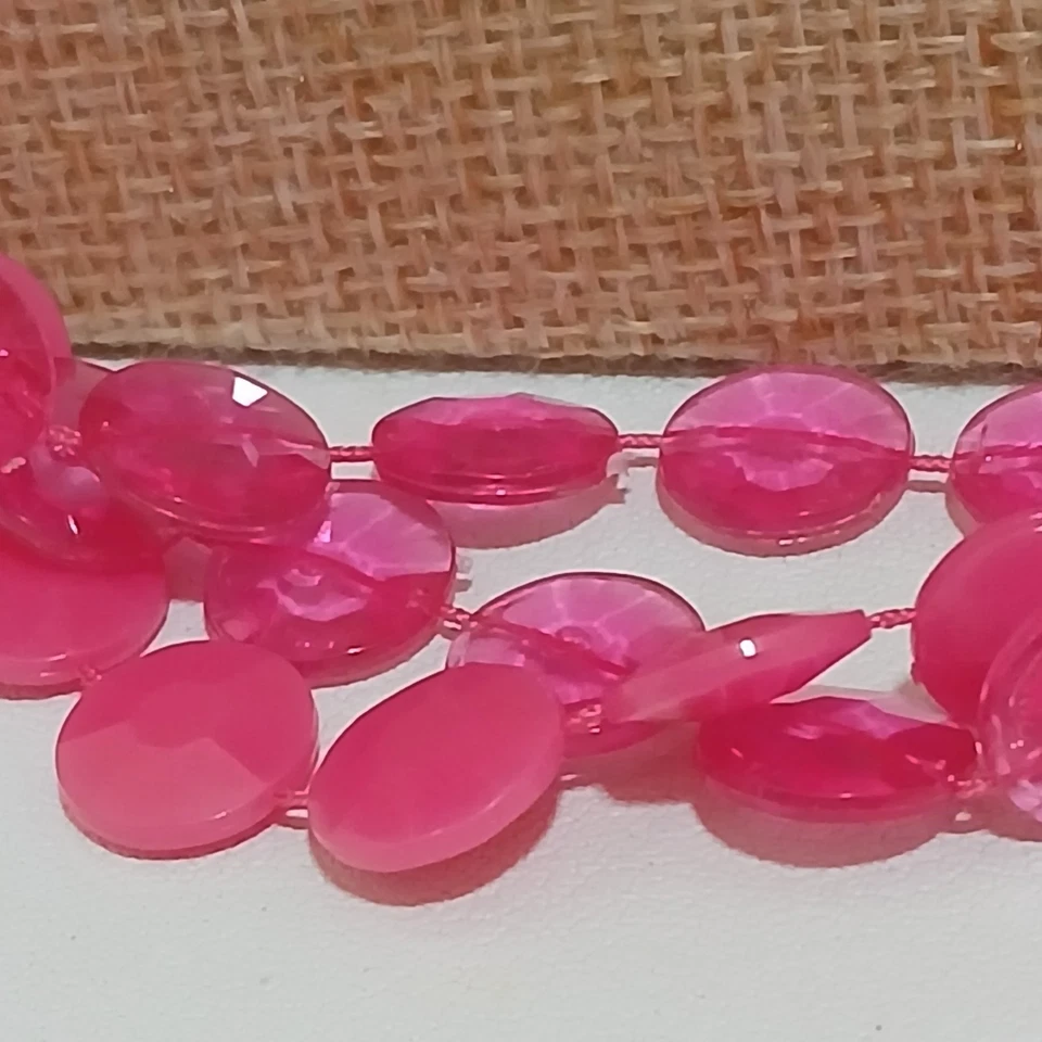 Pendientes colgantes de clip vintage largos rosa lucite con cuentas a juego  Foto 4 de 4