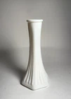 VIntage E O Brody beautiful SCARCE “Ribbed” hexagon base 6” milk glass bud vase