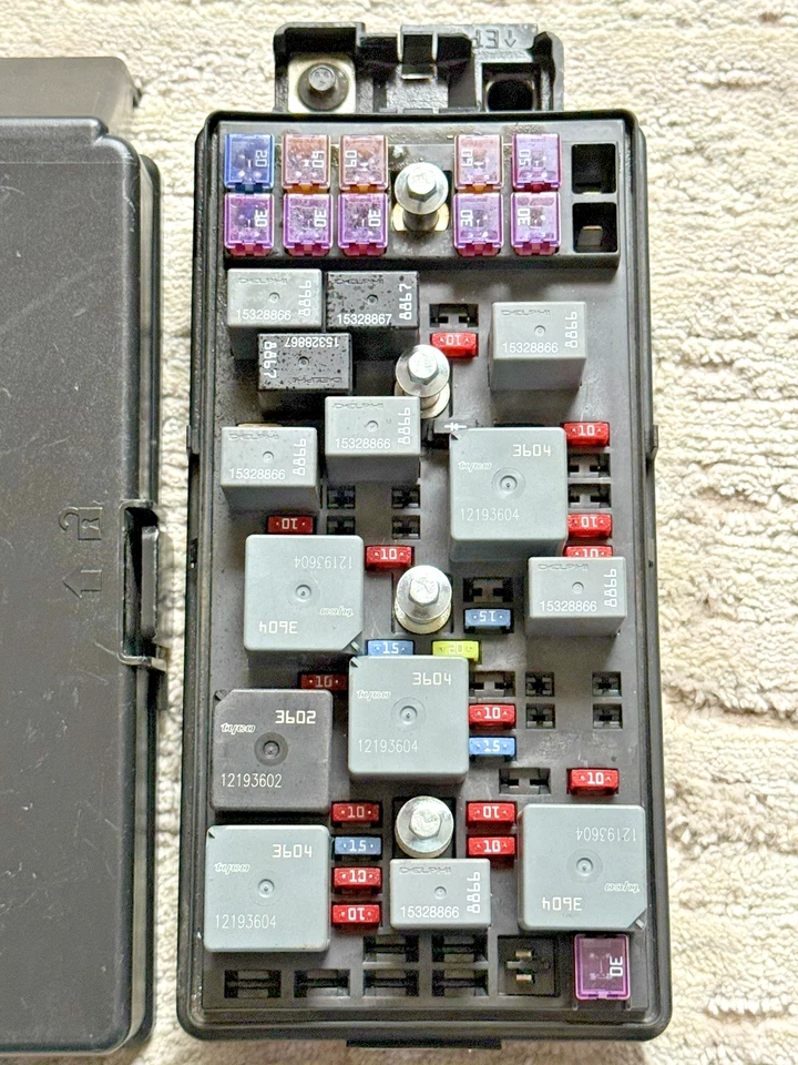 🔥 Módulo de relé de caja de fusibles Saturn Aura XE 2008 3,5 L sin faros antiniebla de fábrica 🔥 Foto 2 de 4