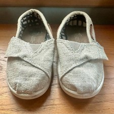 TOMS Toddler Size 7 Beige Canvas Slip-On Shoes Elastic Gore
