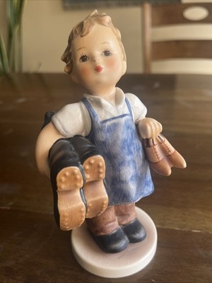 Goebel HUMMEL W Germany 7'' Figurine #143/1 Boots Boy Cobbler TMK6 Large Colorful