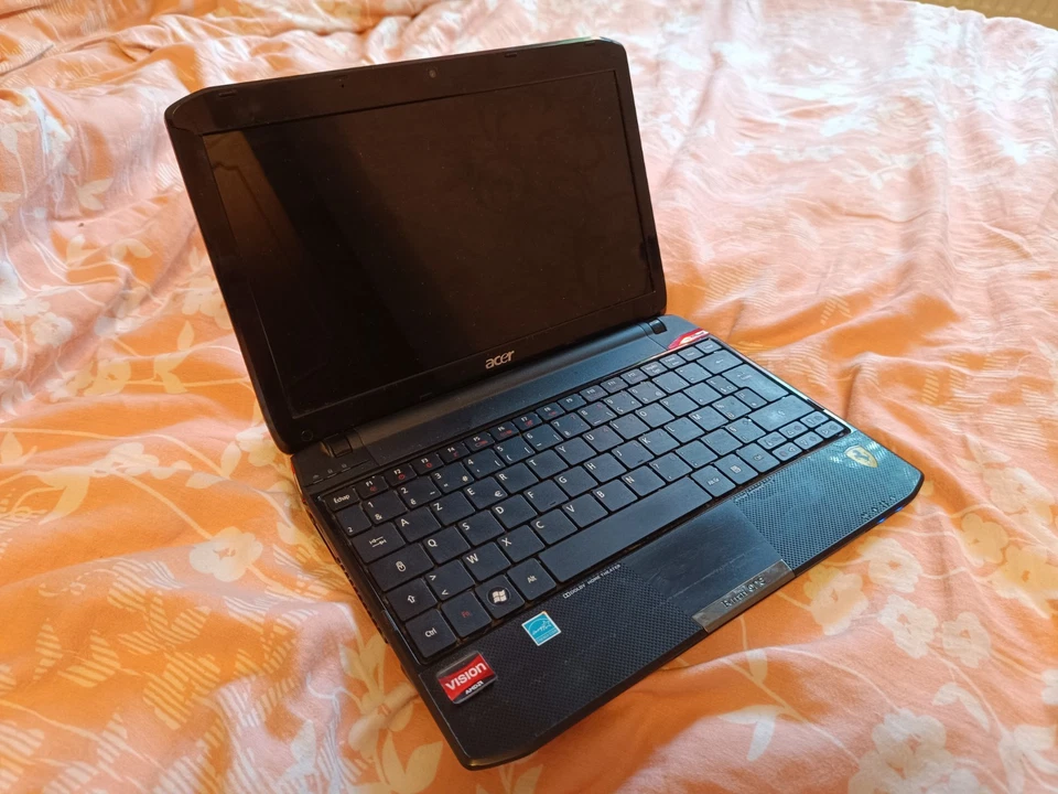 Acer Ferrari One 200 Rare Laptop 4GB RAM 320GB HDD With Charge - Collectible - Image 4 of 4