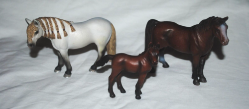 Lote de figuras de caballos de plástico pequeñas Schleich, Alemania, LOTE DE 3 - Imagen 1 de 4