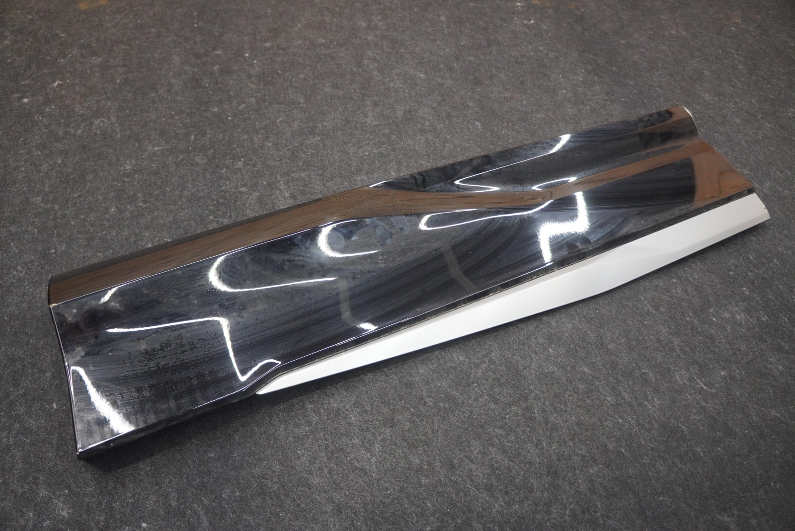 Rear Left Trim Panel Lower Door Molding 4ML853969 Lamborghini Urus 2019 *Note*
