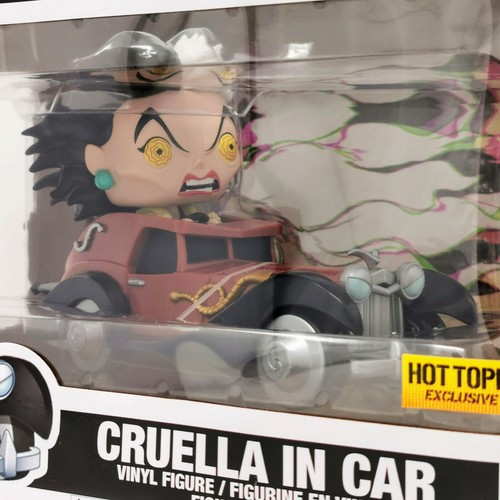 Disney Villains - Cruella de Vil in Car 