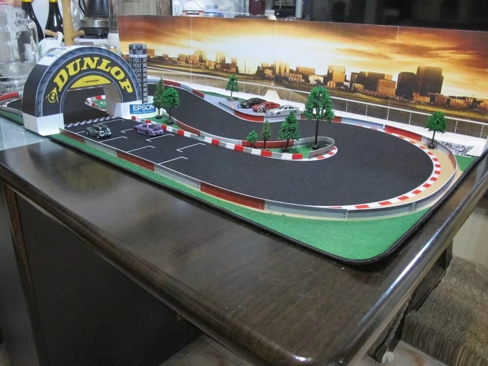 1:76 Fully Proportional Hobby Grade RC Race Track Set with 2 Turbo Racing RC Car - Image 2 of 4