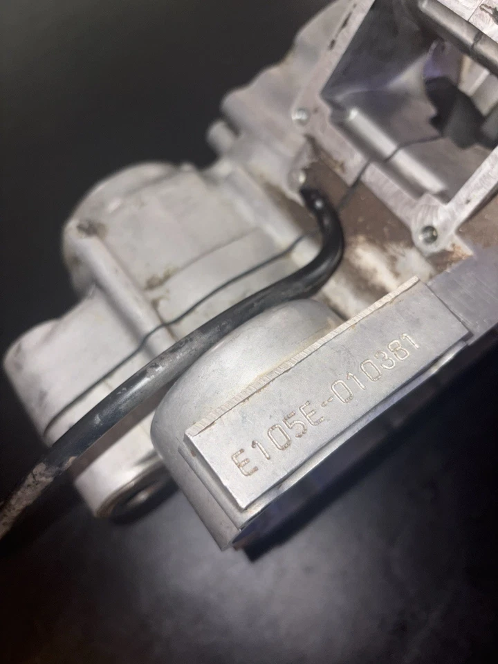 Yamaha YZ125 1999 2000 OEM MOTOR IZQUIERDO DERECHO CÁRTER CÁRTER CÁRTER BLOQUE Foto 2 de 4