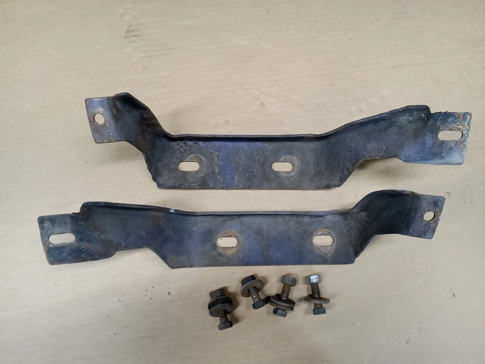 Soportes de parachoques trasero Plymouth Cuda 1970-1972 Foto 3 de 4